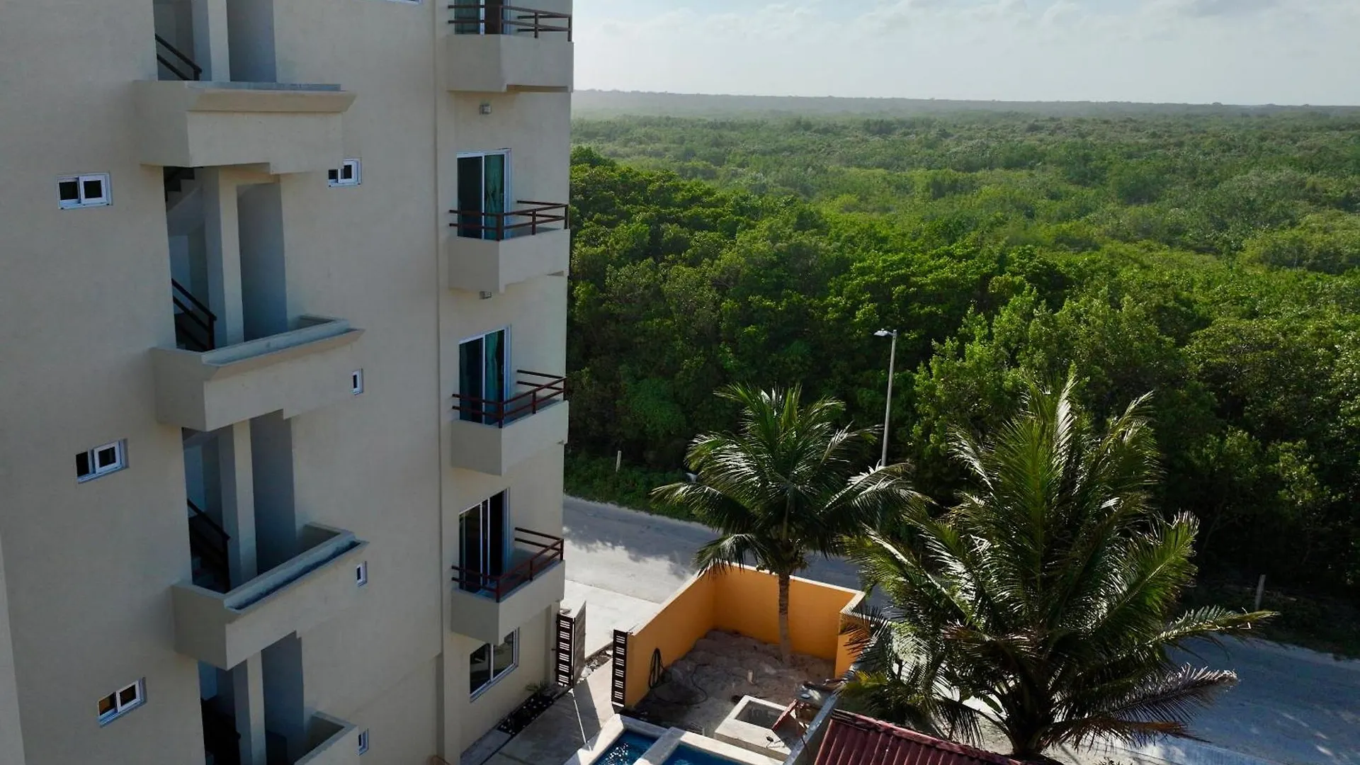 Отель Oneiro Suites With Sea View Махауаль