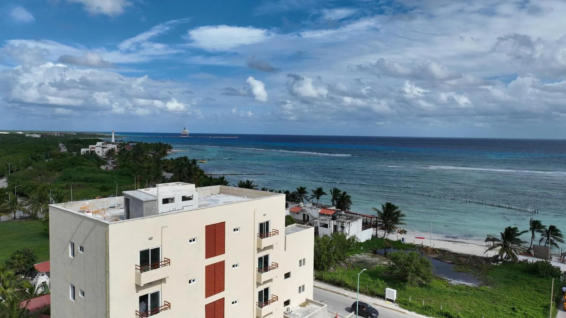 Отель Oneiro Suites With Sea View Махауаль